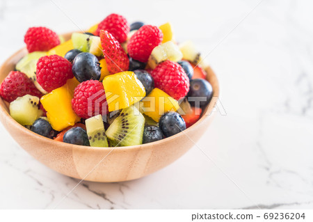 mixed fresh fruits (strawberry, raspberry, blueberry, kiwi, mang mixed fresh fruits (strawberry, raspberry, blueberry, kiwi, mang 69236204
