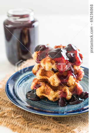 waffle with blueberry sauce 69236868