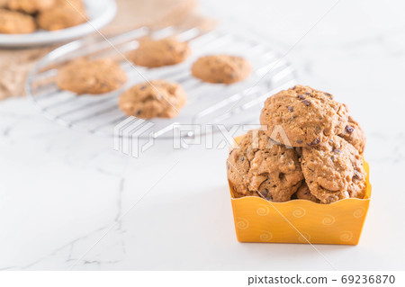 chocolate and cashew nut cookies 69236870