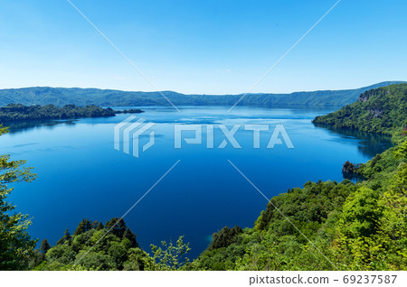 [Lake Towada, Aomori Prefecture] A large panoramic view of Lake Towada from the view 69237587