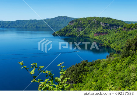 [Lake Towada, Aomori Prefecture] A large panoramic view of Lake Towada from the view 69237588