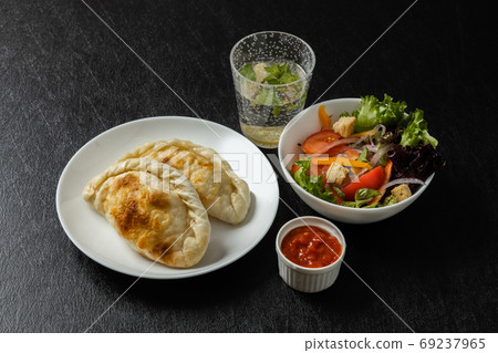 意大利麵包（calzone） 69237965