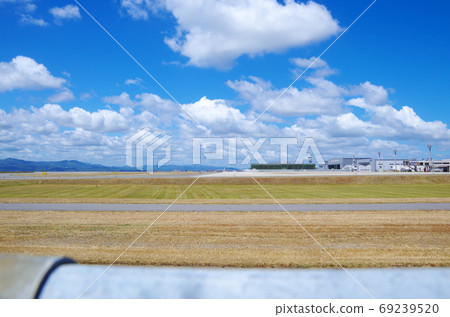 Blue sky, white clouds and scenery on the site of Yonago Kitaro Airport… Sakaiminato City, Tottori Prefecture (sunny) 69239520