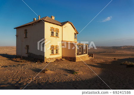 Abandoned house in Kolmanskop ghost town, Namibia 69241586