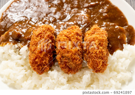 牡蠣飛頂咖哩飯。 69241897
