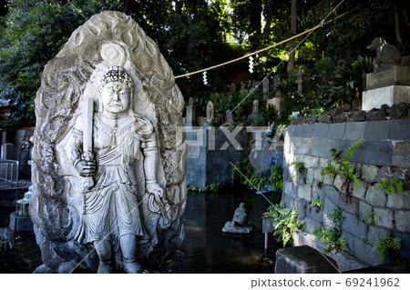 目黑不動生的Takisenji寺中的Fudo Myo雕像[神社的圖像] 69241962