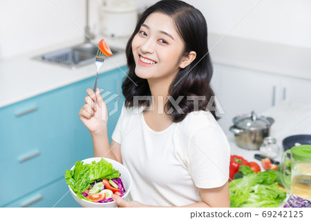Woman eat clean Woman eat clean 69242125