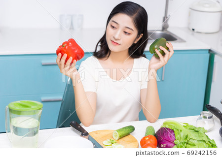 Woman eat clean Woman eat clean 69242156