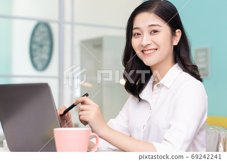 Woman, telework 69242241