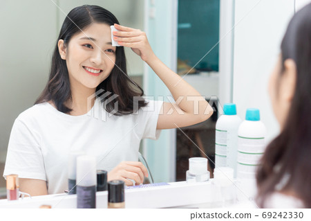 Woman make up Woman make up 69242330