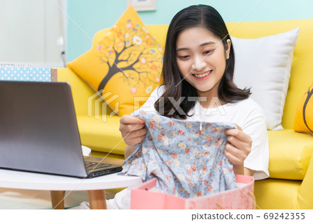 Woman shopping 69242355