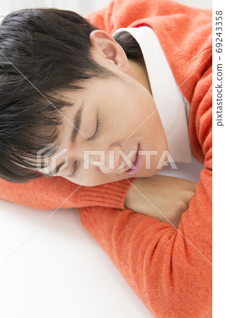 一個頑皮的男人 一個頑皮的男人 69243358