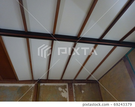 Ceiling repair 69243379