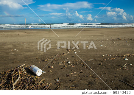 Marine plastic trash and beaches 69243433