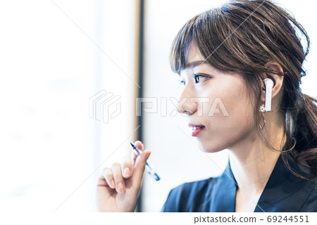 遠程辦公的女商人 69244551