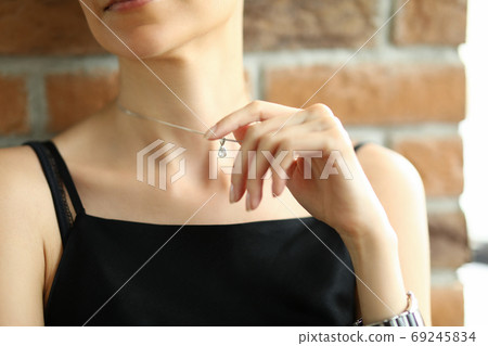 Good looking person indoors 69245834