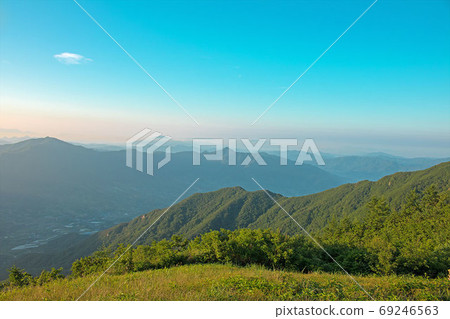 山 山 69246563