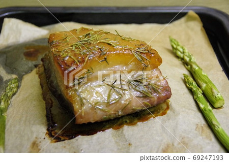 胃口秋天豬肉玫瑰塊烤豬肉 胃口秋天豬肉玫瑰塊烤豬肉 69247193