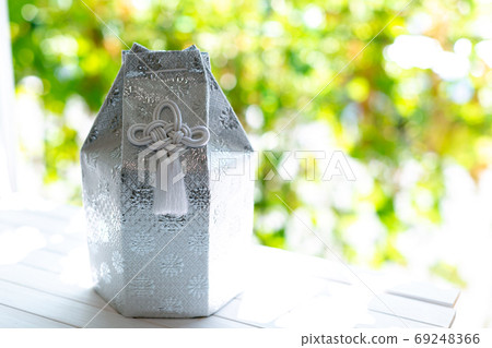 The remains of a dog, a funeral urn, a bone 69248366