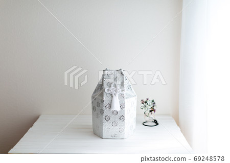 The remains of a dog, a funeral urn, a bone 69248578