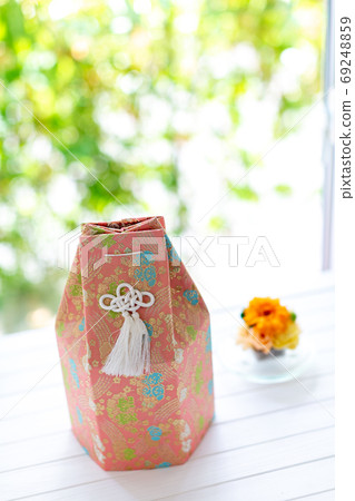 The remains of a dog, a funeral urn, a bone The remains of a dog, a funeral urn, a bone 69248859