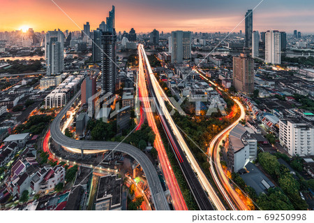 Sunrise over Trident road at Sathorn, Taksin bridge and illumina Sunrise over Trident road at Sathorn, Taksin bridge and illumina 69250998