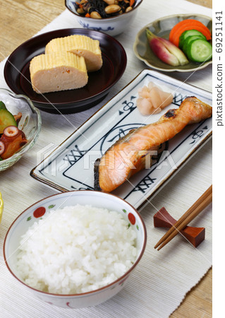 Japanese breakfast 69251141