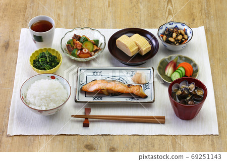 Japanese breakfast 69251143