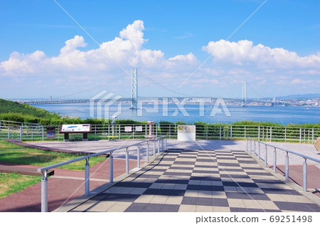 Akashi Kaikyo Bridge, Awaji Island, Hyogo Prefecture (view from the Awaji Service Area going down) 69251498