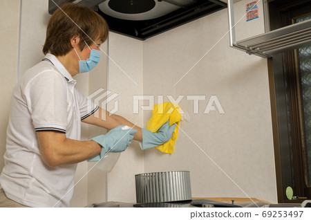 Kitchen panel cleaning Kitchen panel cleaning 69253497