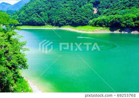 Plateau lake and water bike Plateau lake and water bike 69253768