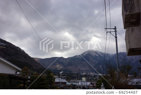 Yufuin under the cloudy sky 69254487