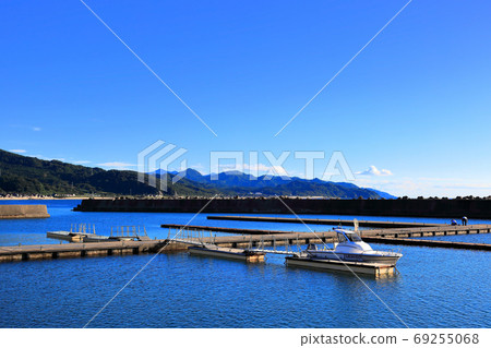 Negegoseki Marina夏天的天空和駁船 Negegoseki Marina夏天的天空和駁船 69255068