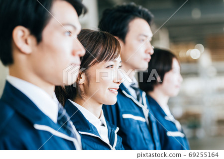 多名工人 69255164