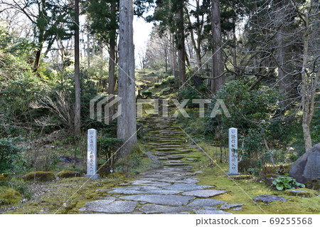 Kasugayama Castle, Kenshin Kotomb of Rinsenji Temple 69255568