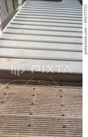 屋頂 房頂 惡化 69257552