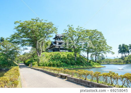 Takada Castle Triple Tower (Takada Castle Park) 69258045
