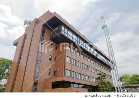 帶有棕色建築物的市政廳(愛知縣日清市日新市政廳) 帶有棕色建築物的市政廳(愛知縣日清市日新市政廳) 69258108
