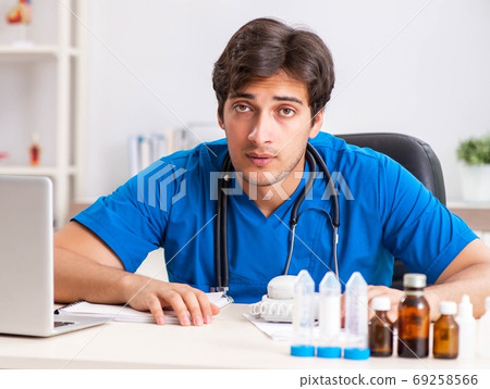 Young doctor working in the hospital Young doctor working in the hospital 69258566