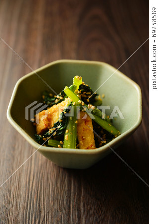 Dipping of Komatsuna Dipping of Komatsuna 69258589