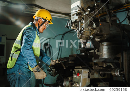 worker Drilling machine hole metal flat steel plate and selective worker Drilling machine hole metal flat steel plate and selective 69259168