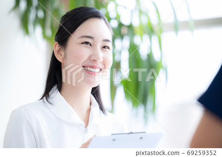 聽病人的醫療護士（女） 69259352