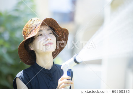 Female kitchen garden watering 69260385