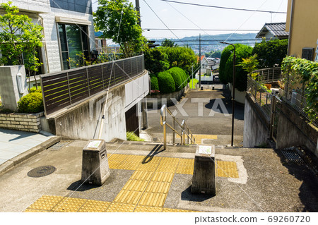 Seiseki Sakuragaoka，從入oh坂通俯瞰樓梯和城市 69260720