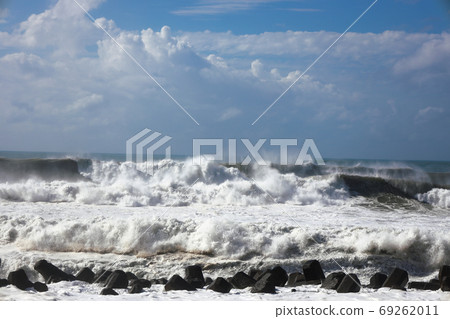 Typhoon wave 69262011