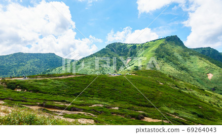 Scenery of Kenashi Pass (view of Kenashi Pass, Mt. Gakfu, and Mt. Tsunabe) 69264043
