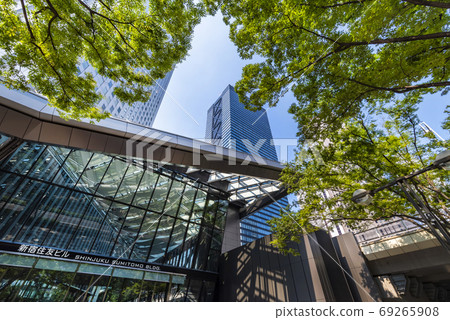 Entrance of the renewed Shinjuku Sumitomo Building 69265908