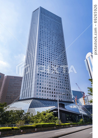 The renewed Shinjuku Sumitomo Building 69265926