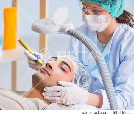 Man visiting dermatologyst for laser scar removal Man visiting dermatologyst for laser scar removal 69266762