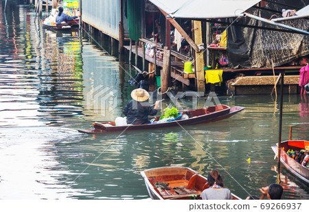 Floating market Floating market 69266937